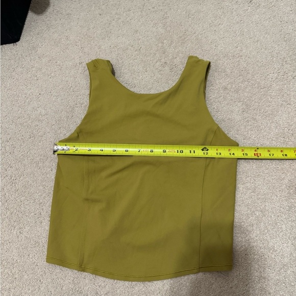 Lululemon nulu twist back yoga tank top size 8 euc - Picture 5 of 6